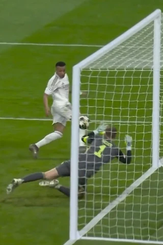 Trent Alexander-Arnold 🤝 Kylian Mbappé